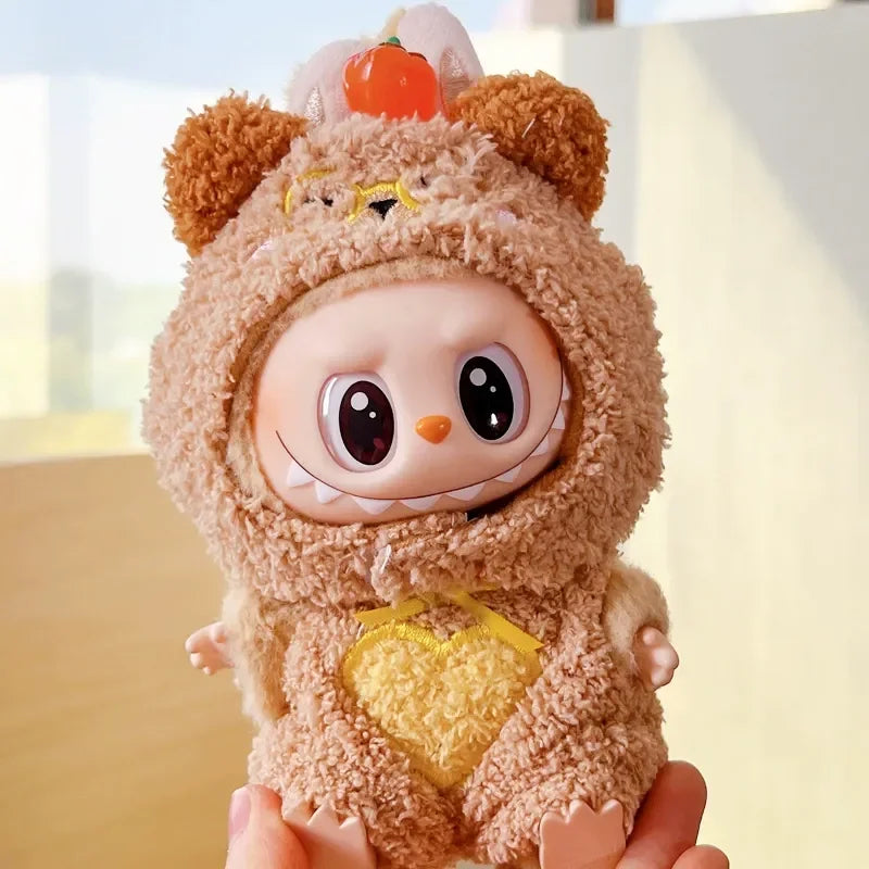 🎉 Labubu 17cm Vinyl-Figur – Party-Puppe mit Stoffkörper & Wechselkostüm 🐻✨