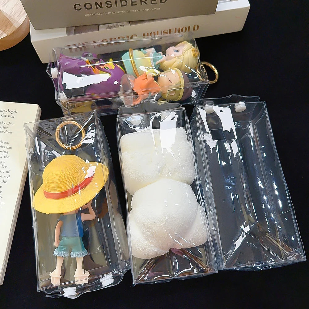 🛡️ Labubu Vinyl Schutz-Hülle – Staubschutz & Display für Handpuppe, Schlüsselanhänger & Rucksack 🎒✨