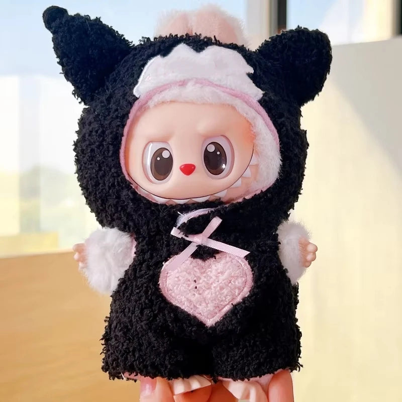 🎉 Labubu 17cm Vinyl-Figur – Party-Puppe mit Stoffkörper & Wechselkostüm 🐻✨